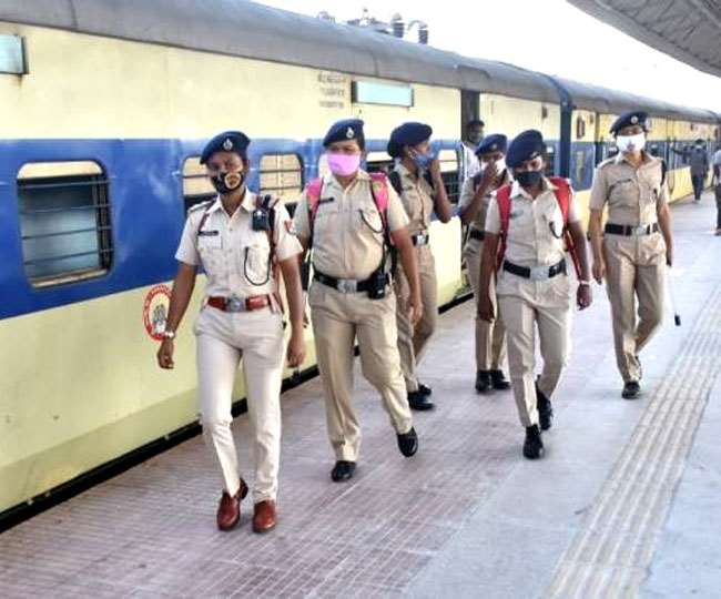 RPF News: Railway Protection Force Special Drive in Indian Railways Trains  against Liquor and Sharab from Bihar to Jharkhand on Patna, Gaya, Bokaro,  Koderma and Ranchi Stations, RPF Latest News - RPF