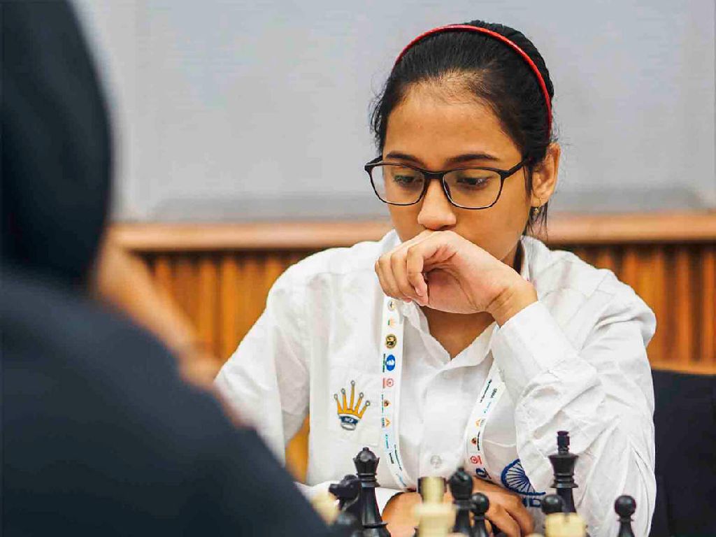 विदर्भ कन्या' ग्रँडमास्टर दिव्या देशमुख बनली राष्ट्रीय बुद्धिबळ चॅम्पियन -  Marathi News | women grandmaster Divya Deshmukh becomes senior national  women chess champion | Latest nagpur News ...